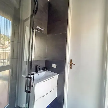 Modern - 18 Apartment